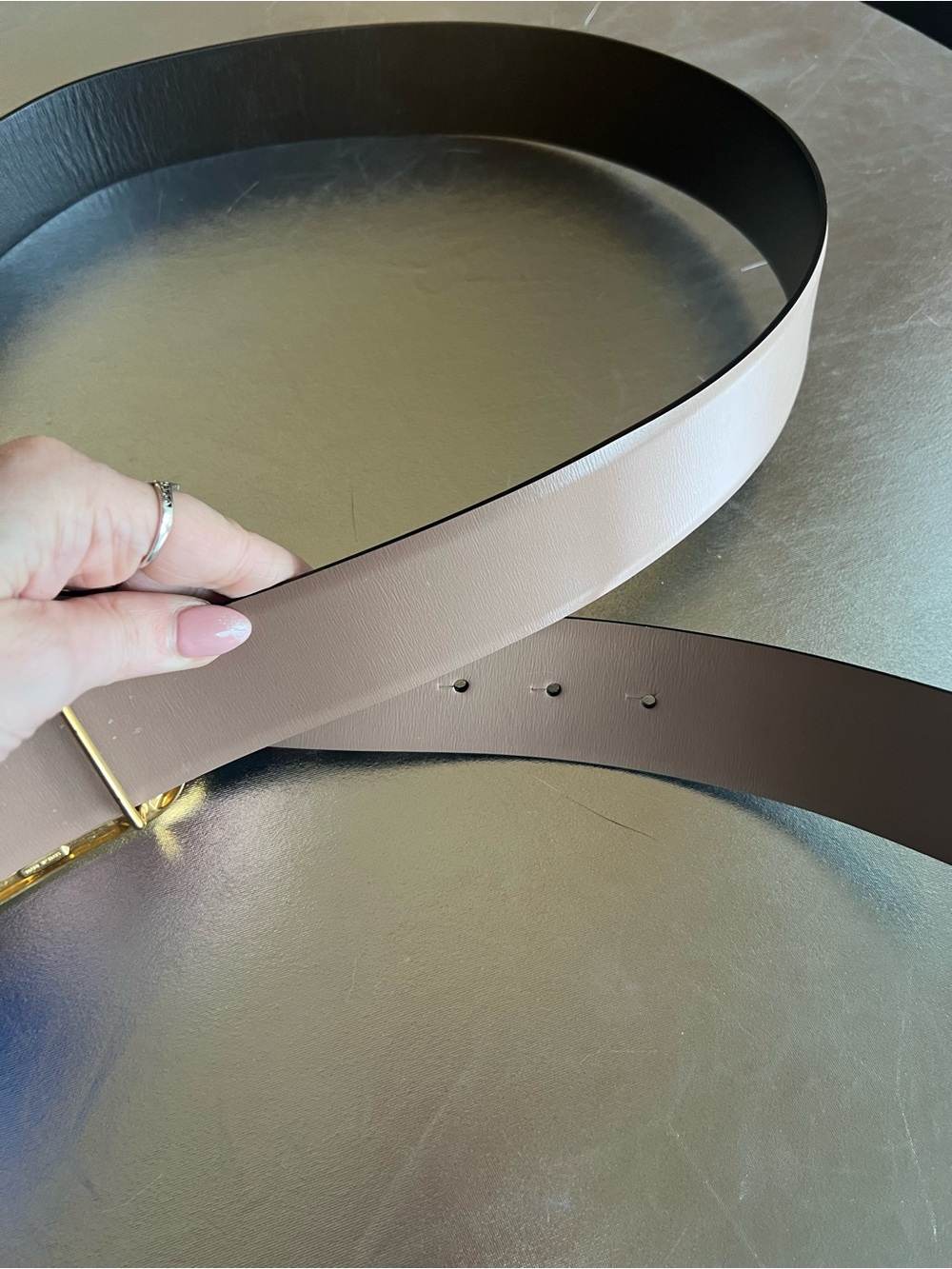 Valentino Garavani Black Leather Belt with Gold V Buckle - Picture 5 of 10